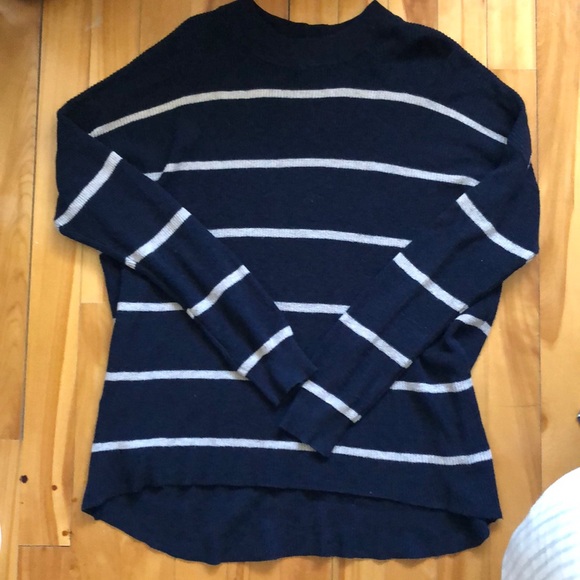 American Eagle sweater - Picture 2 of 4